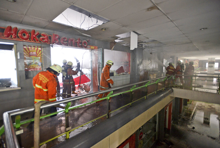 レストランでガス爆発　国鉄ガンビル駅構内　２人が重傷　