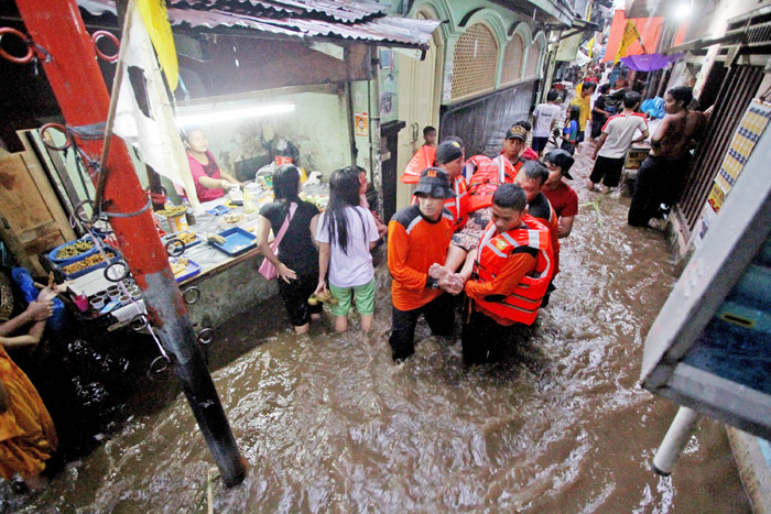 首都で最大１ｍ冠水　南部では６０人が避難 