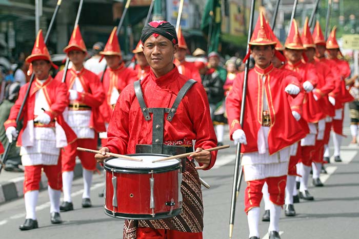 ジョクジャで伝統の兵士祭り