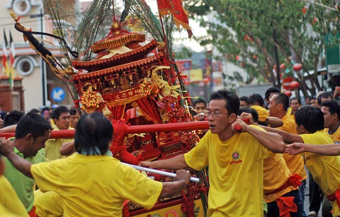 パダンの華人、祖先に祈る