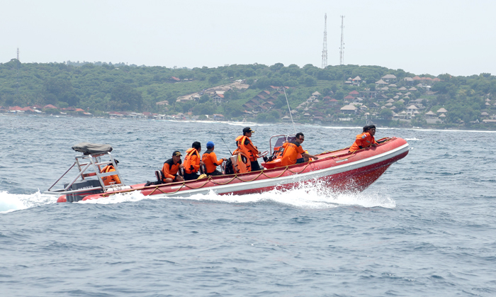 邦人女性７人が行方不明　潮流強く必死の捜索　バリ島の東沖、ダイビング中