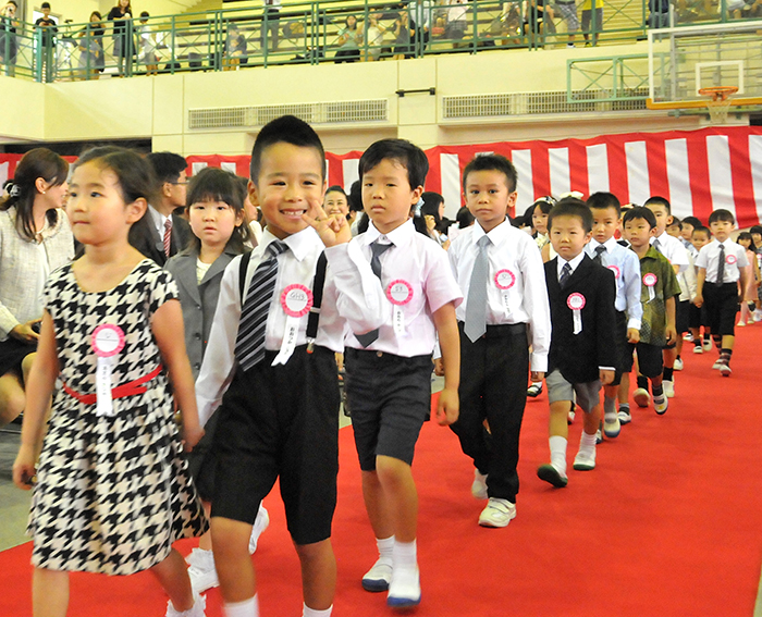 ２５１人、笑顔で新たに挑戦　在校生数、過去最高に　ＪＪＳが入学式