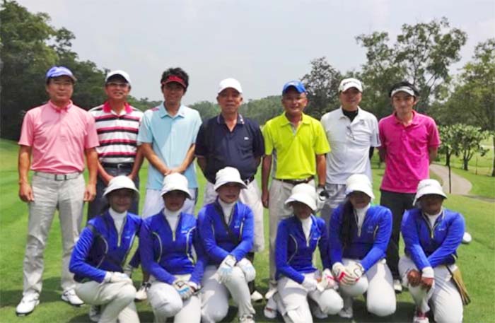 一本締めで幕閉じる　第５回ゴルフコンペ７人参加　新潟県人会
