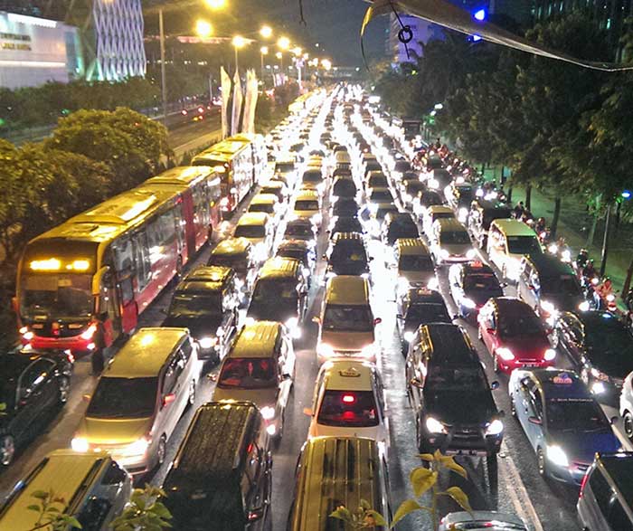 相変わらず洪水、大渋滞