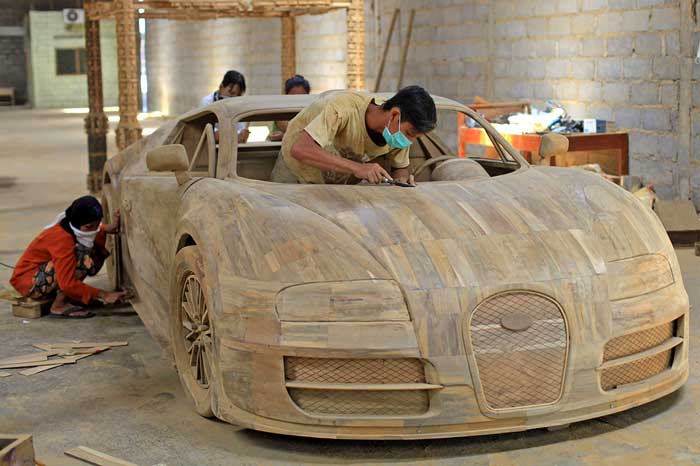 木製のスポーツカー