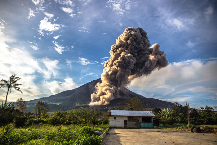 今年３回目の噴火　北スマトラ、シナブン山