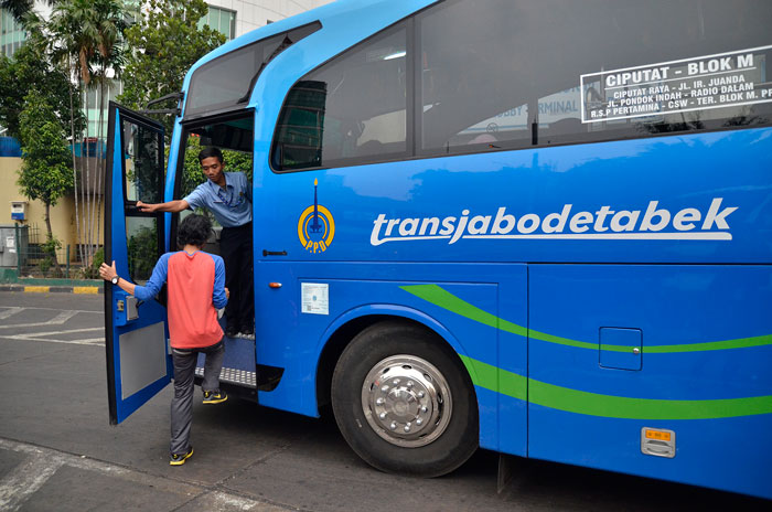 トランス・ジャボデタベックが運行　ジャカルタと郊外を結ぶ　ブロックＭ〜チプタット間