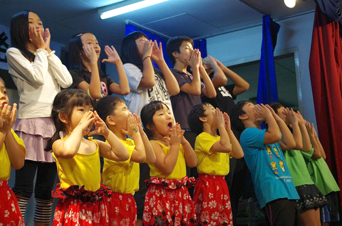 「一致団結」開校３０周年　絆の強さ見せた学習発表会　バンドン日本人学校