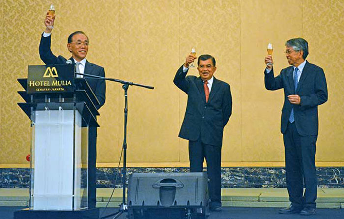 天皇誕生日で祝賀会　カラ副大統領も祝福