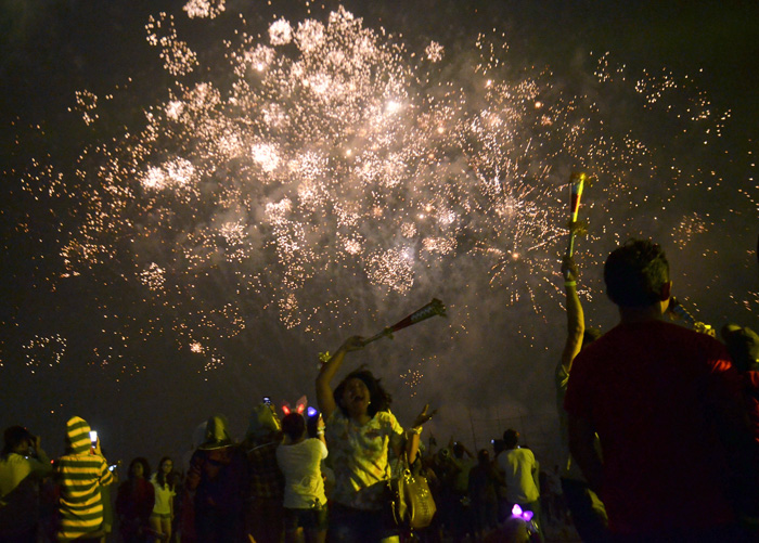 ようこそ２０１５年　　ろうそくで祈りも