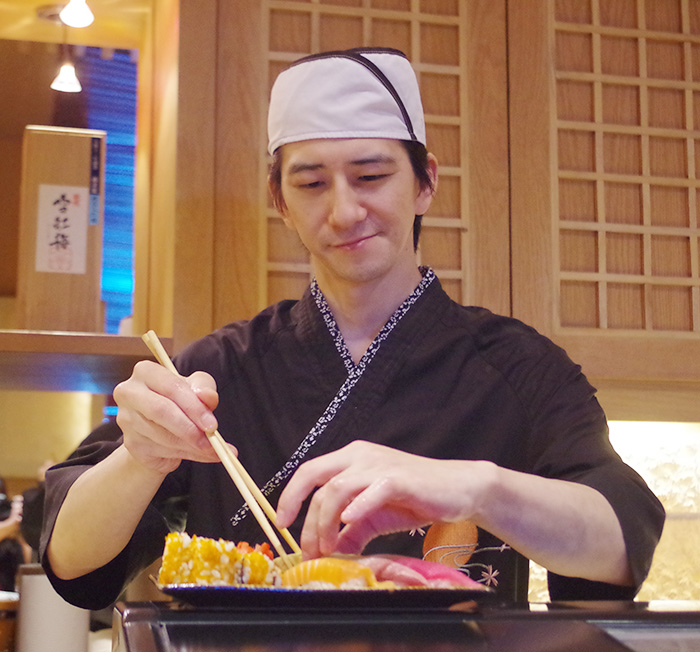 日本の味再現に苦労　由井野元徳さん　スラバヤの日本料理店「Ｋａｙｕ」