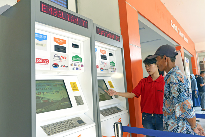自動券売機を初導入　スネンとガンビル両駅