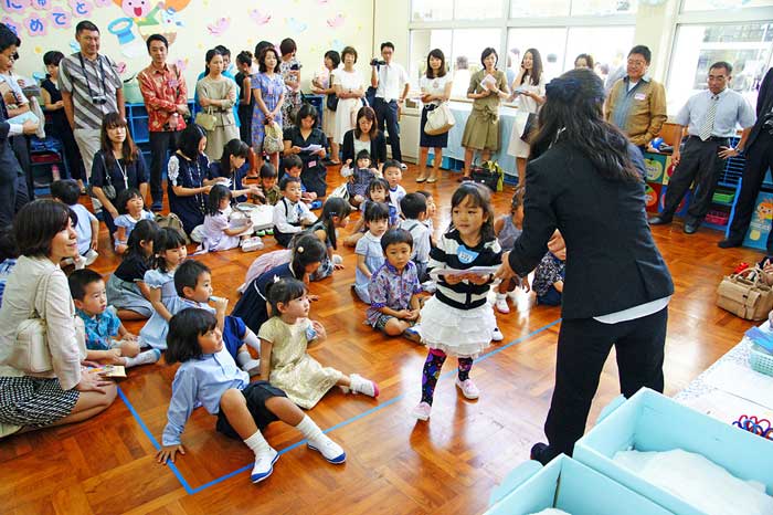 １１９人、笑い声で新生活　ＪＪＳ幼稚部で入園式