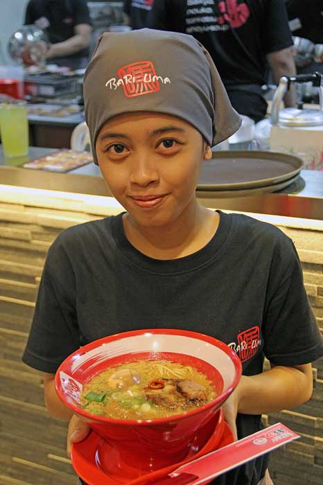 ラーメン「ばり馬」１号店　和歌山豚骨の味　シティーウォーク