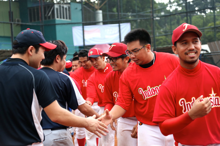 イ野球代表が練習試合　日本人有志チームに圧勝