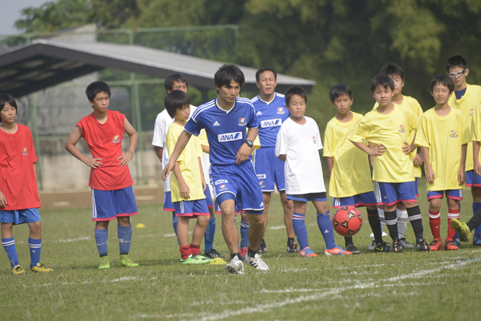 「一生懸命が上達の秘訣」　マリノスコーチら来イ　ＪＪＳでサッカー教室