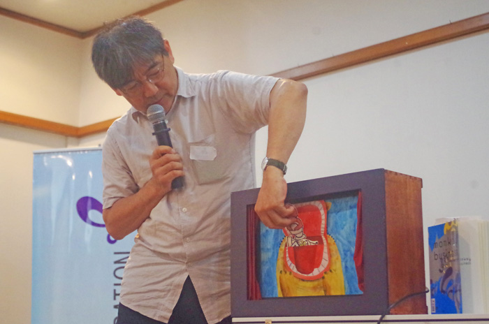 翻訳の大切さ、難しさ語る　きたむらさんとローランドさん