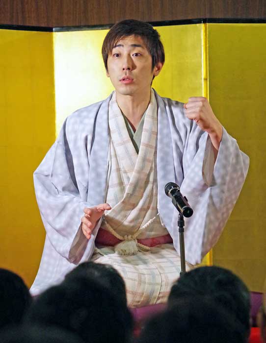 イ人の好反応に驚き　上方落語家・桂三四郎さんに聞く　「感情起伏の笑いは世界共通」