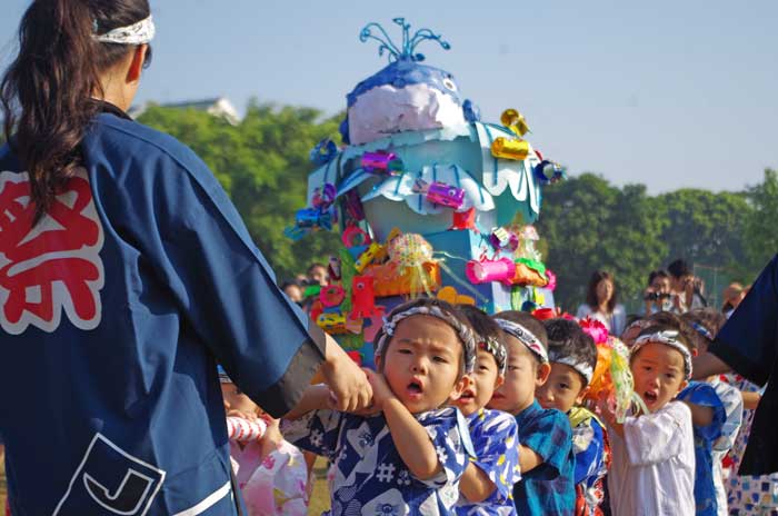 ＪＪＳ幼稚部　日本の夏祭り味わう　親子の笑顔あふれる