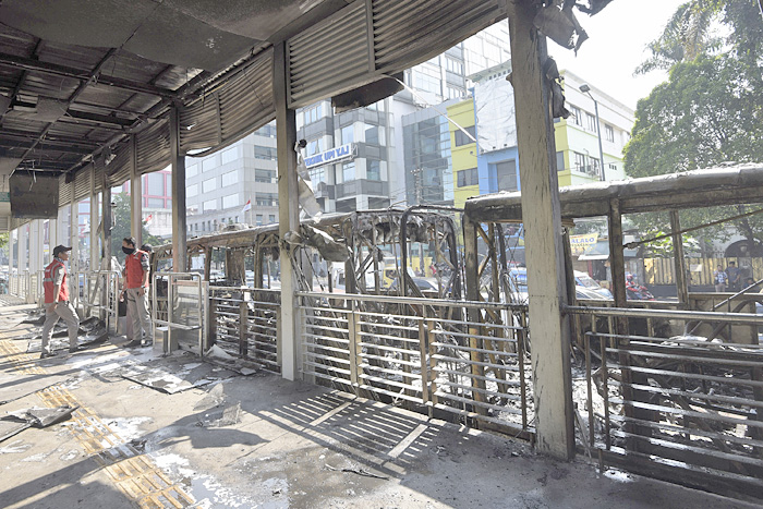 中国製「部品摩擦が原因」　トランスジャカルタ炎上　代理店「資格見直しを」