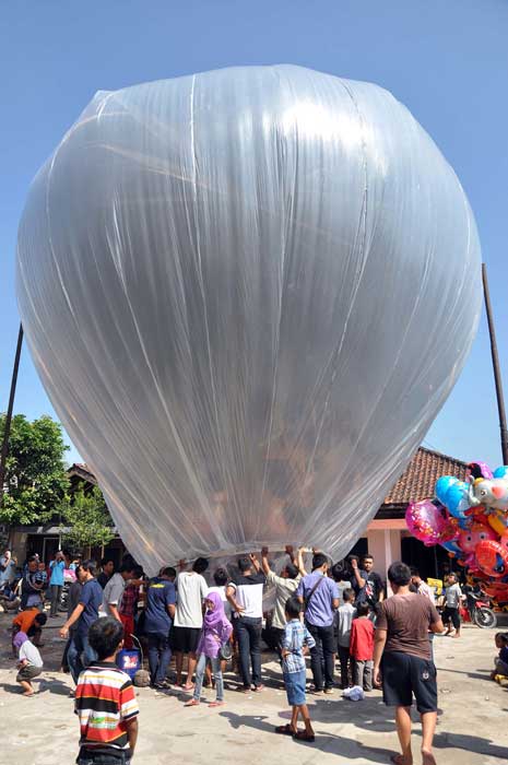 ☆レバラン伝統の熱気球