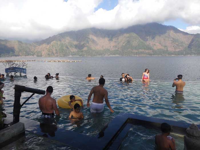 最後の休みは温泉で　バリ島バトゥール山