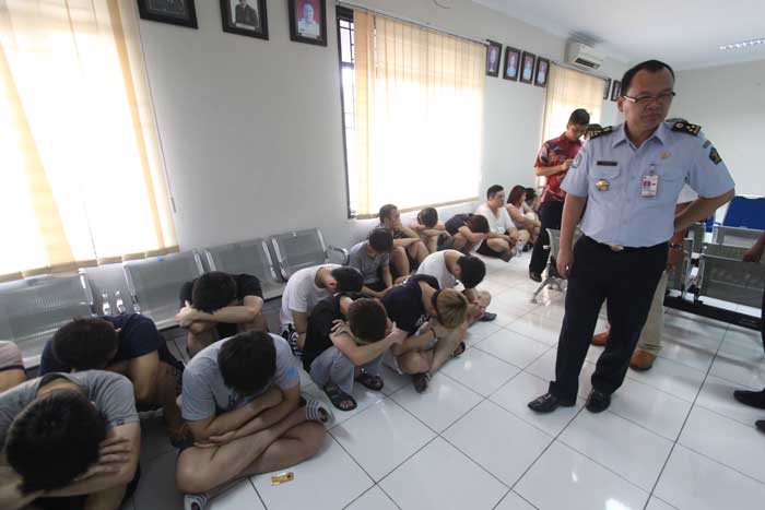 中国・台湾人３１人逮捕　メダンでサイバー犯罪