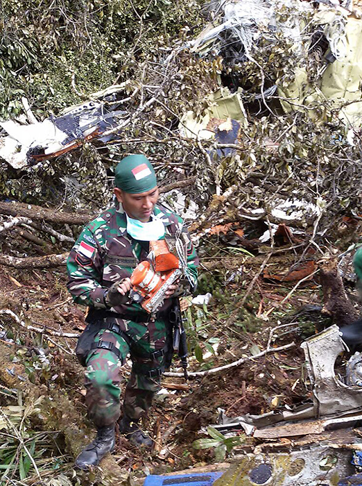 ５４人全員の遺体発見　トリガナ・エア　着陸直前に墜落か　パプア山間部