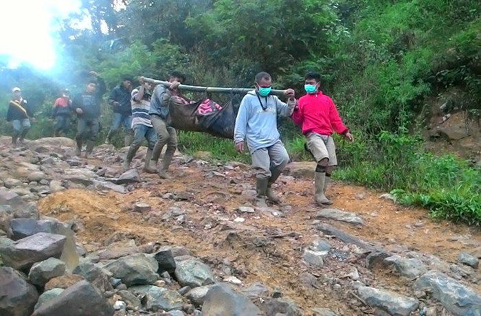 違法採掘１２人生き埋め　ボゴール　国営鉱山で地滑り