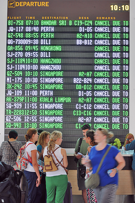 バリ空港閉鎖　６９２便欠航　火山灰の影響拡大
