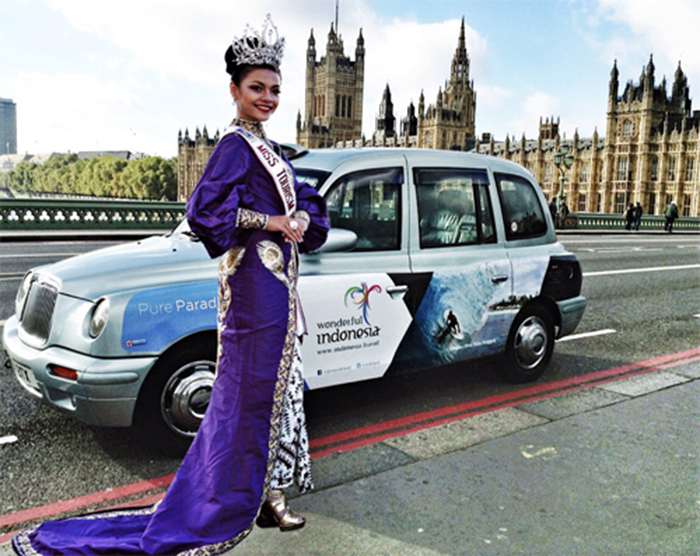 ☆ロンドンのタクシーで宣伝