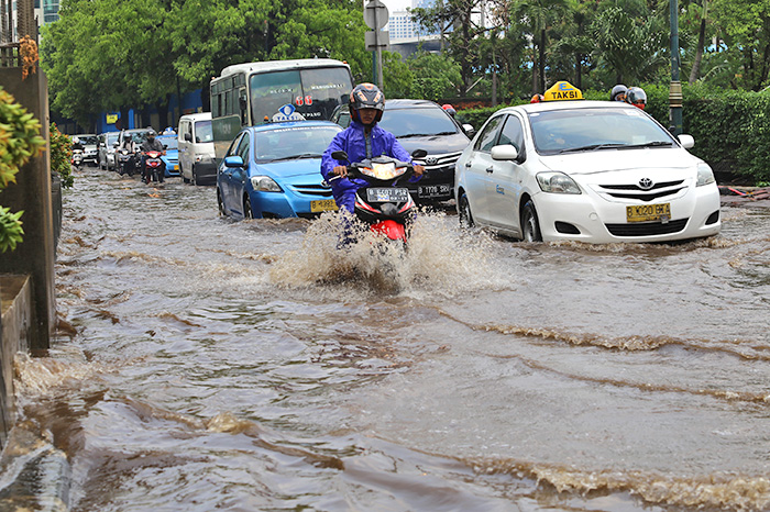 ☆クニンガンで道路冠水