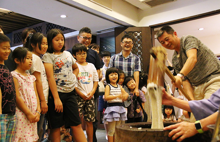 良いお年を！　道産子会とＢＪＳで餅つき