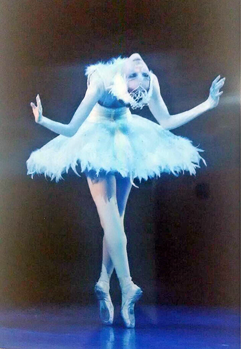 「瀕死の白鳥」哀悼の舞　森さん、ジャカルタの公演で　由美子バレエ教室１３２人も発表