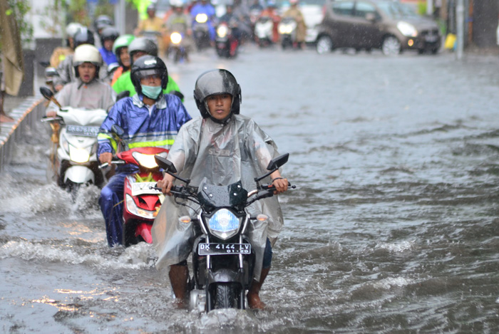 ☆４時間の雨で道路冠水