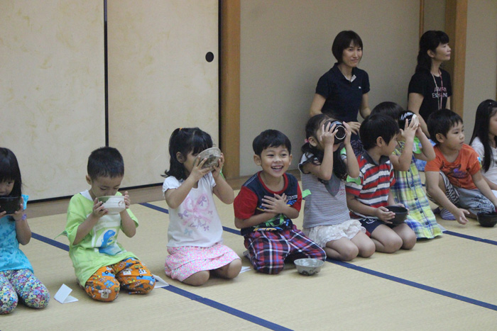 正座でお茶会　ＪＪＳ幼稚部