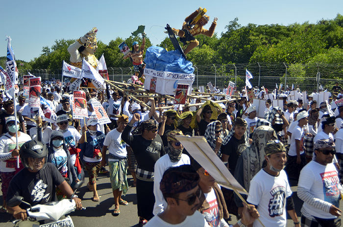 オゴオゴも埋め立て抗議