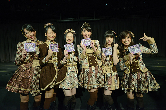 ＪＫＴ４８ベスト盤　ヒット１５曲を収録　メンバーがイラスト