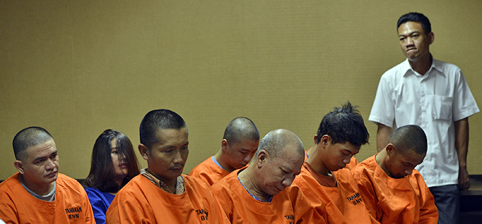 刑務所の麻薬密売にメス