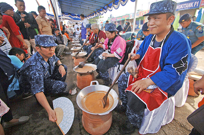 海自製マグロのルンダン