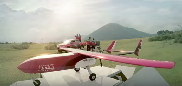 ドローン映像を放映　東端と西端から８５１４キロ