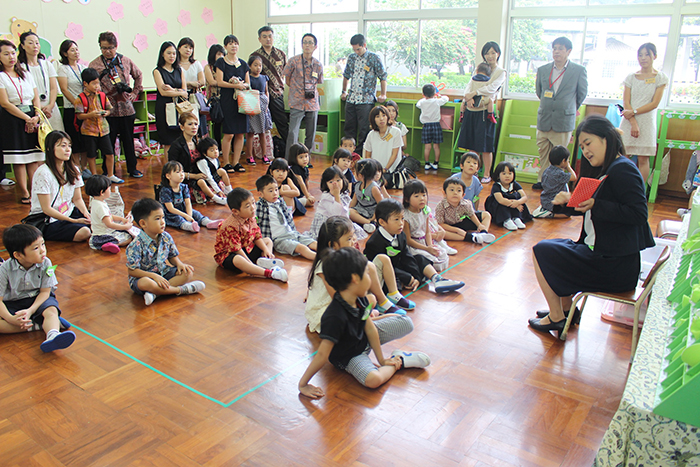 元気いっぱい遊んで　ＪＪＳ幼稚部入園式　１１２人の新しい友だち