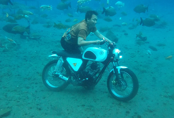 ☆水中でオートバイ運転