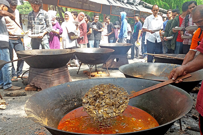 ☆大鍋でアチェ郷土料理