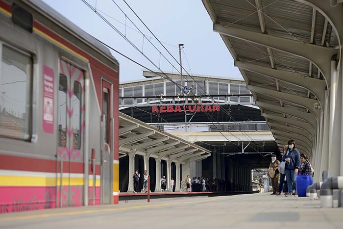 国鉄３駅舎を一新　利用客増狙う運輸省
