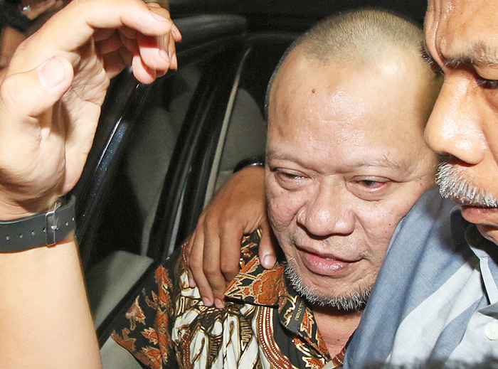 カディン支部長を逮捕　汚職容疑指名手配　シンガポールから送還