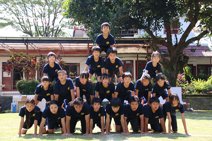 ２０人で一つの絆　ＢＪＳ運動会　全力で勝負
