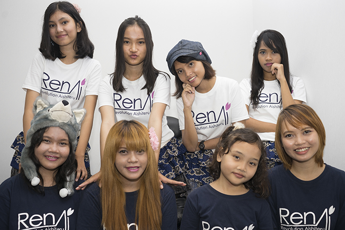 「いつかは日本で」　チカランの８人組アイドル