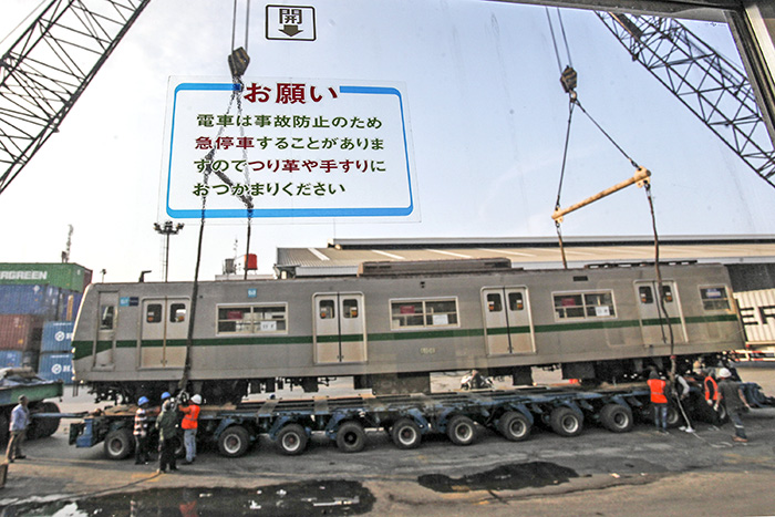 東京メトロ６０００系到着