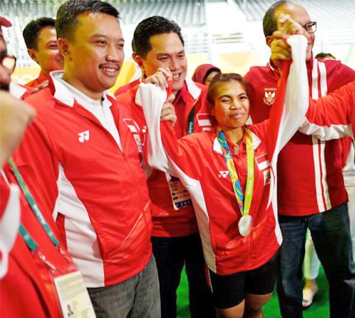 女子重量挙げで銀　初参加のスリ・ワフユニ　　４８キロ級　大統領「国民の誇り」　リオ五輪　好発進